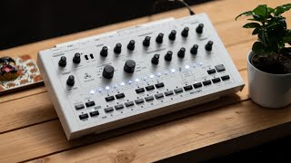 Video thumbnail for The best TB-303 Clone // Avalon Bassline Overview by Ricky Tinez