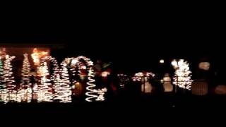 preview picture of video 'Two houses with Christmas lights on Cypress Gardens Blvd. in Winter Haven, Florida, one with Ditto'