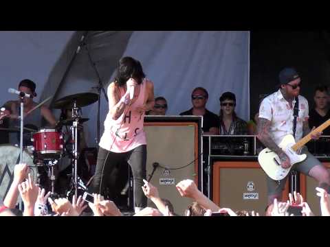 Sleeping With Sirens - If I'm James Dean, You're Audrey Hepburn - Live at Warped Tour Chicago 2013