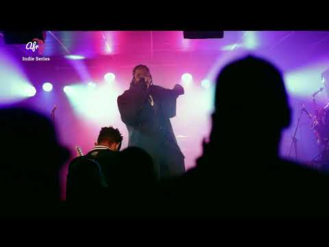 TOMI THOMAS: HOPELESS ROMANTIC