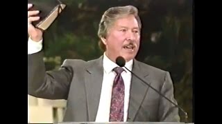 HAL LINDSEY - 60 - EXPLAINS THE END OF THE WORLD - (THE WORLD&#39;S LEADING BIBLE PROPHECY EXPERT)