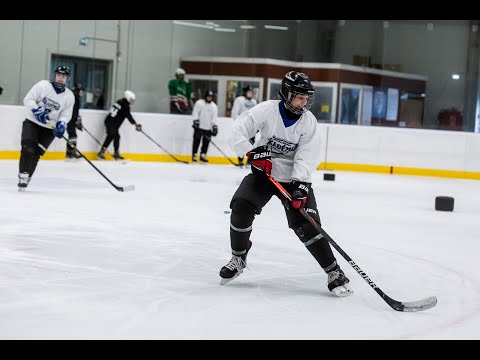 A „gyengébbik nem” nem gyenge küzdelme a jégen