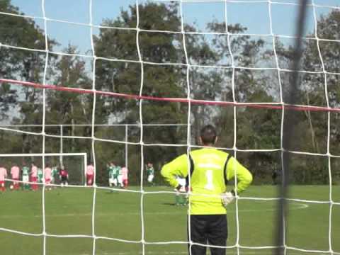 Tricht 4 scoort de 1-0 tegen Herovina 4 (15-10-2011)