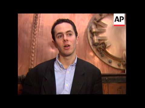 UK: LONDON: LARGE MARKET IN CHE GUEVARA PRODUCTS