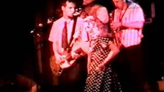 No Doubt - Live Glam Slam, LA 06.30.1993 - 09 - Squeal