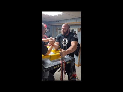 Deve Chaffee preparation for an armfight with Ermes Gasparini 2022