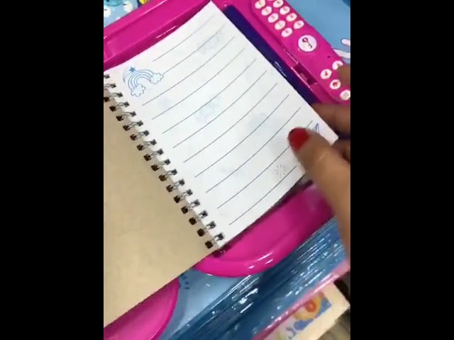 Vídeo relacionado con Kids Licensing - Diario con Bolígrafo Mágico Hello Kitty & Friends
