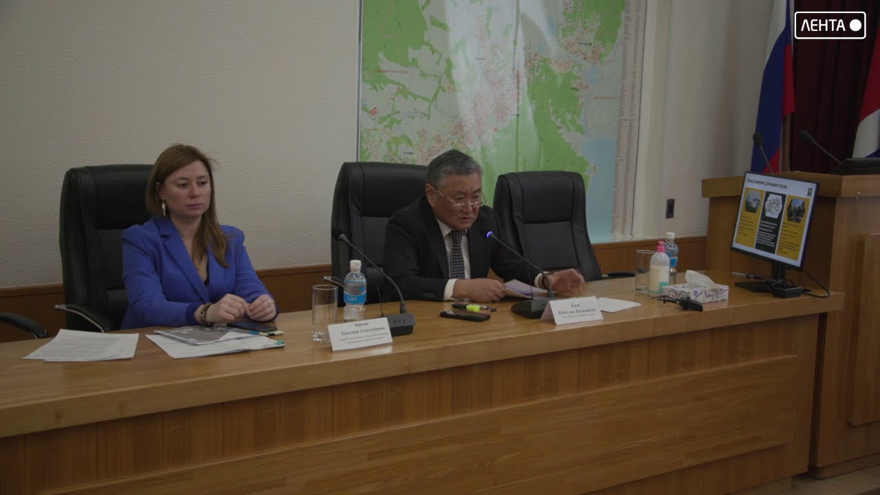 промышленность и сельское хозяйство. рукопожатие. сельскохозяйственный ландшафт. сельскохозяйственная промышленность. инвестиции в коммерческую недвижимость.