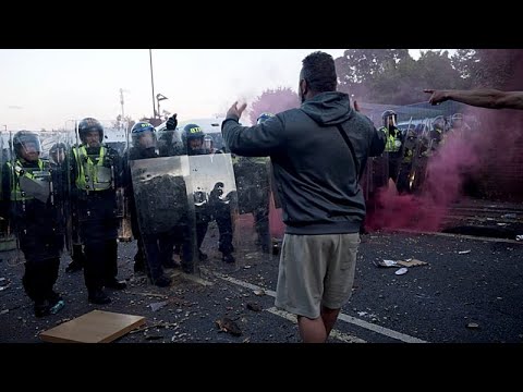 Egyesült Királyság: tüntetések a 18 éves diák, Henry Nowak meggyilkolása miatt Southamptonban
