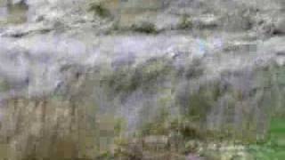 preview picture of video 'Creciente del rio guadalajara en Buga-valle'