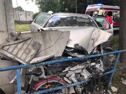 Tragedia na meczu piłki nożnej. Auto wjechało w trybuny!
