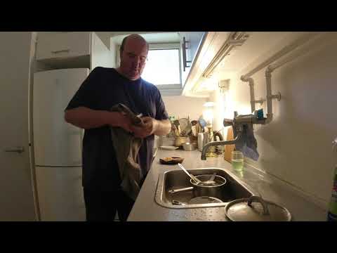 MongoTV_4962 - Min Frokost - RUGBRØD Med LEVERPOSTEJ og SPEGEPØLSE