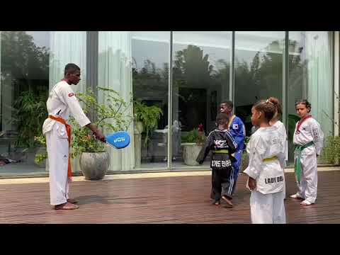 Les disciples du maître jeancky le fer chaud