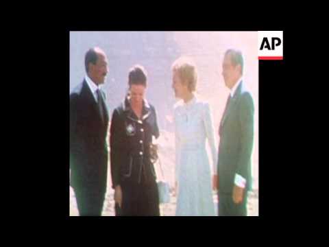 SYND 14-6-74 NIXON AND SADAT AT PYRAMIDS