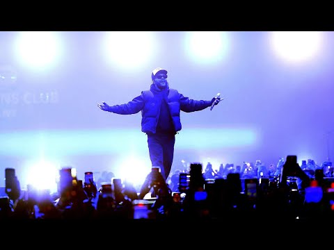 spotify billions club live with the weeknd but im six drinks in and my phone ran out of storage :(