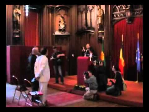 Fadila Lanaan décore Jeff Bodart et Marka, Hôtel de Ville à Bruxelles, oct 2005