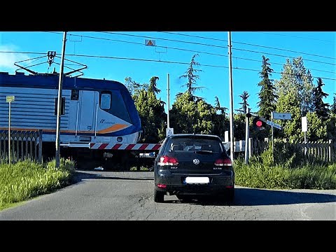 Passaggio a livello St.Brondina (dalla Polveriera) Acqui # railroad crossing # bahnübergang