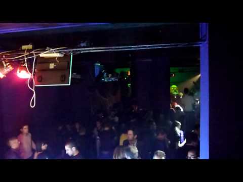 Halloween@Essenthia 31-10-09:dj Lory plays Dustin Zahn-Stranger to stability(Len Faki rmx)