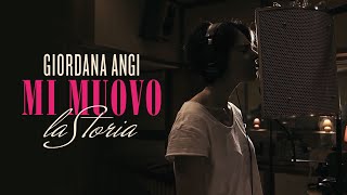 Mi Muovo Lyrics English Translation