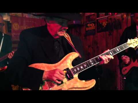 Nokie Edwards with Deke Dickerson's Ventures Mania - December 3, 2011 Burbank