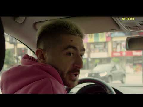 Femna cullak në taxi