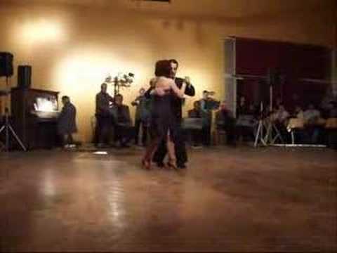  Vilma Fabiana Vega  and  Fernando Galera  are  dancing  to  the  milonga  "  La Espuela  "