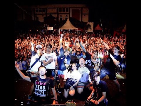 Rocket Rockers x Killing Me Inside - Menuju Cahaya ( Live At JakCloth End Year Sale 2015 )