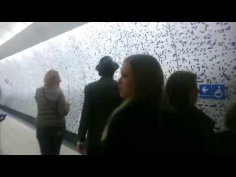 JP Paulsen + random guy = duet in the London underground (Tube)