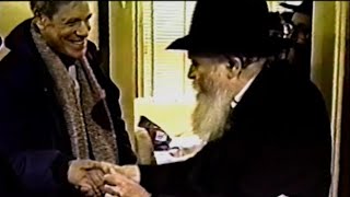 הרבי מליובאוויטש: צדקה על ימין ועל שמאל
