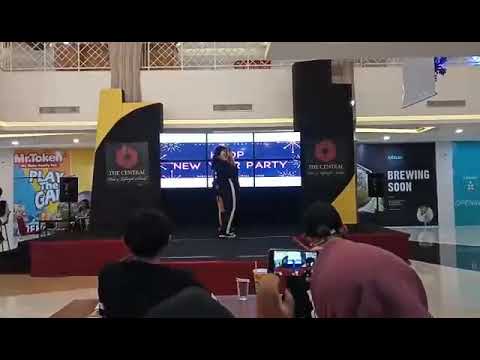 Pristin V - Get it + intro dance cover by Wynstelle @The Central Mall Gunawangsa