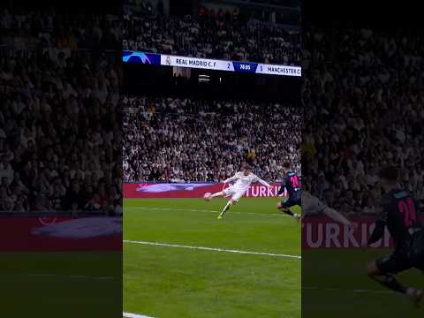 UNREAL Valverde strike 😍