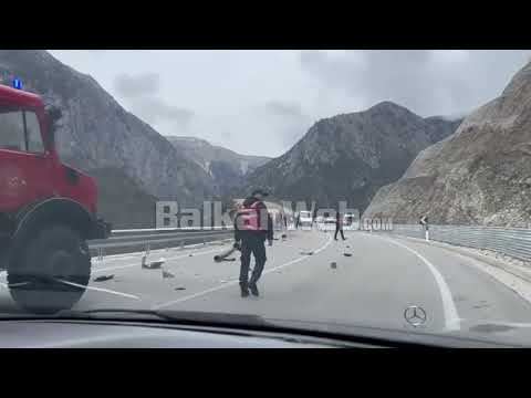 Aksident i rëndë në aksin Kardhiq-Delvinë, mjeti bie në humnerë, humb jetën 31-vjeçari, pamje