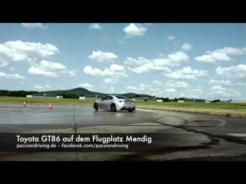 Toyota GT86 Drifts auf dem Flugplatz Mendig