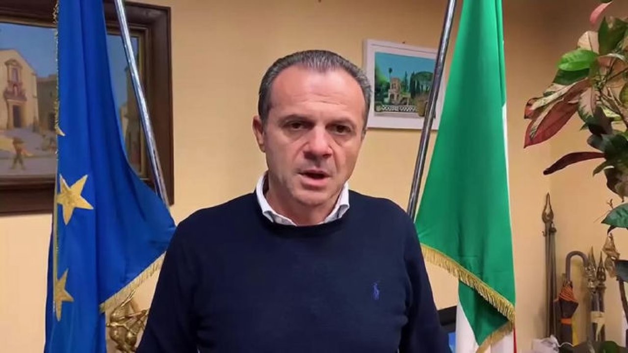 Cateno De Luca su scontri a Milano: Guerriglia urbana inaccettabile, delinquenti ai lavori forzati