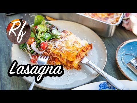 How to make a lasagna with sauce Bolognese and Bechamel, mozzarella and parmesan cheese. Served with a green leaf salad. >