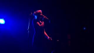 Molly Nilsson en directo Sala Caracol. Worlds Apart