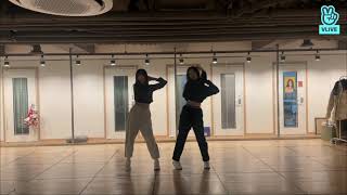 20220110 Hyunjin &amp; Choerry Live dancing to &quot;Rosy&quot;