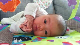 ウトウトからの白目 Baby rolling eyes 