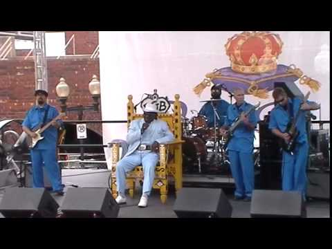 Big George Brock sings Howling Wolf (The Muddy Waters Song)