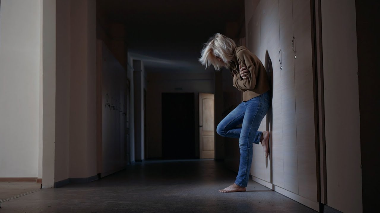 Audiodescrição | 🎥 Documentário - Solidão Coletiva