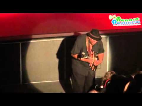 Carlos Johnson i HooDoo Band (bluesonalia konin)