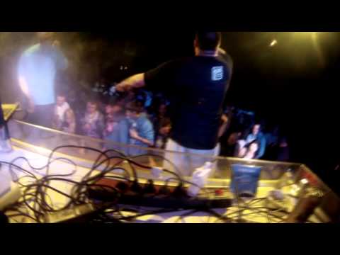 Ajs Nigrutin, Bdat Dzutim, Prti Bee Gee u Banja Luci