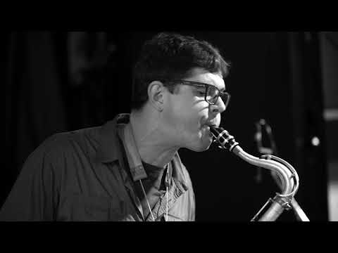 MMO feat. Chris Cheek - The Hiker