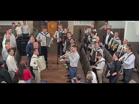 Fiii Cântăreților ~ La miezul nopții va veni...