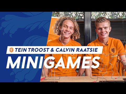 Die hele snelle...!!⚽' | Tein Troost & Calvin Raatsie | WIE BEN IK? #13