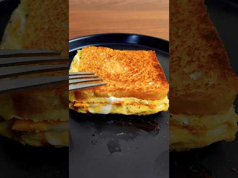 simple and delicious egg cheese sandwich! #breakfastsandwich #cooking