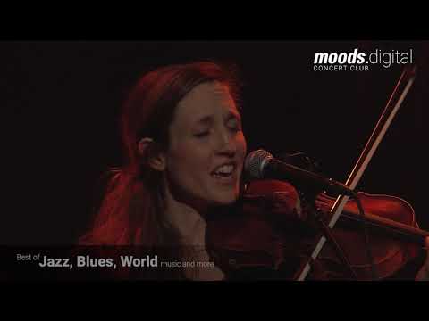 Laura Schuler Solo @ Moods