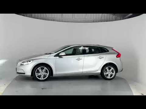 Volvo V40 D2 MOMENTUM AUTO**BLUETTOTH MEDIA**REVER - Image 2