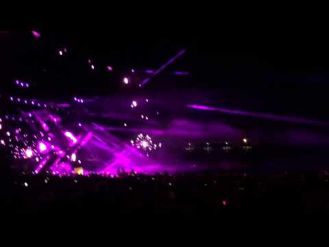 Calvin Harris - Sweet Nothing ft. Florence Welch [LIVE] HARD SUMMER HARD DAY OF THE DEAD