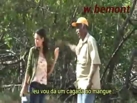 velho que dar uma cagada no meio da entrevista